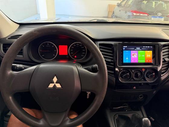 MITSUBISHI L200 TRITON 2.4 16V TURBO DIESEL OUTDOOR GLX CD 4X4 MANUAL MITSUBISHI L200 TRITON 2.4 16V TURBO DIESEL OUTDOOR GLX CD 4X4 MANUAL